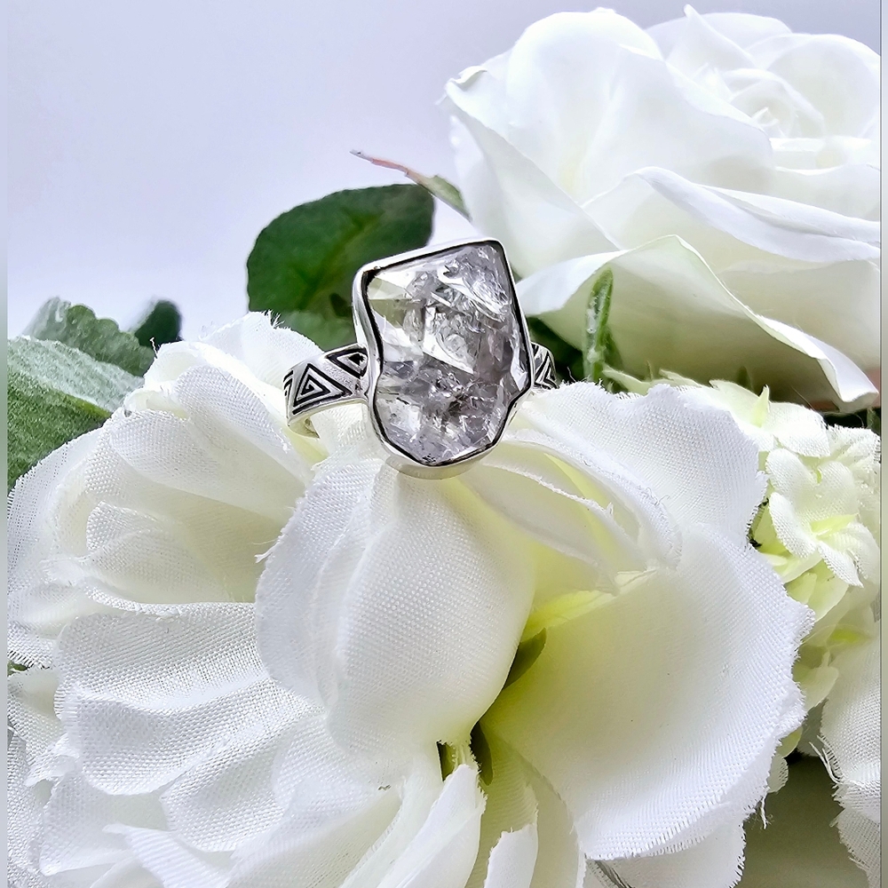 🥰 EMPOWERED RING - Picture 10 of 12